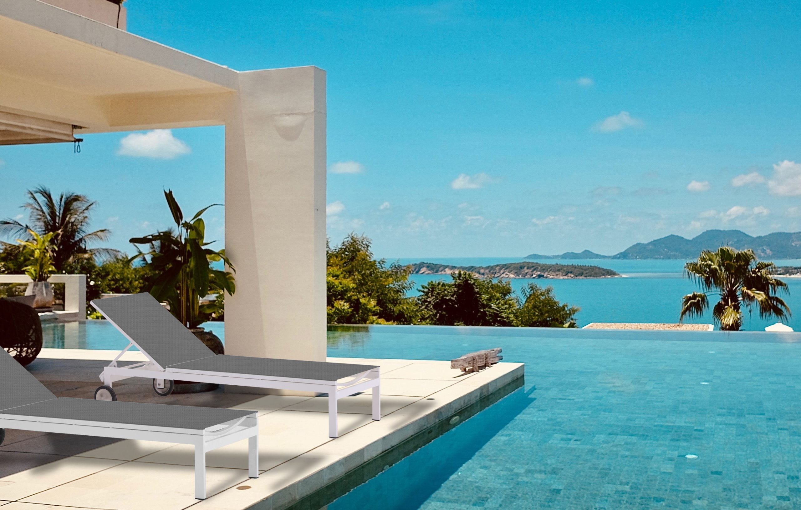 Bain de soleil élégant – Finition blanche, style contemporain.