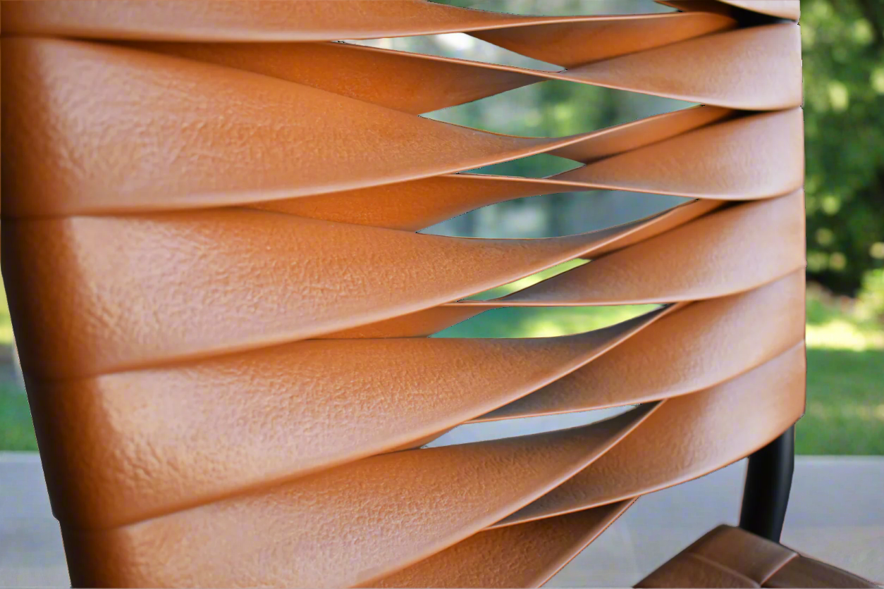 Chaise PUMPKIN, structure en aluminium époxy noir. Tressage effet cuir orange