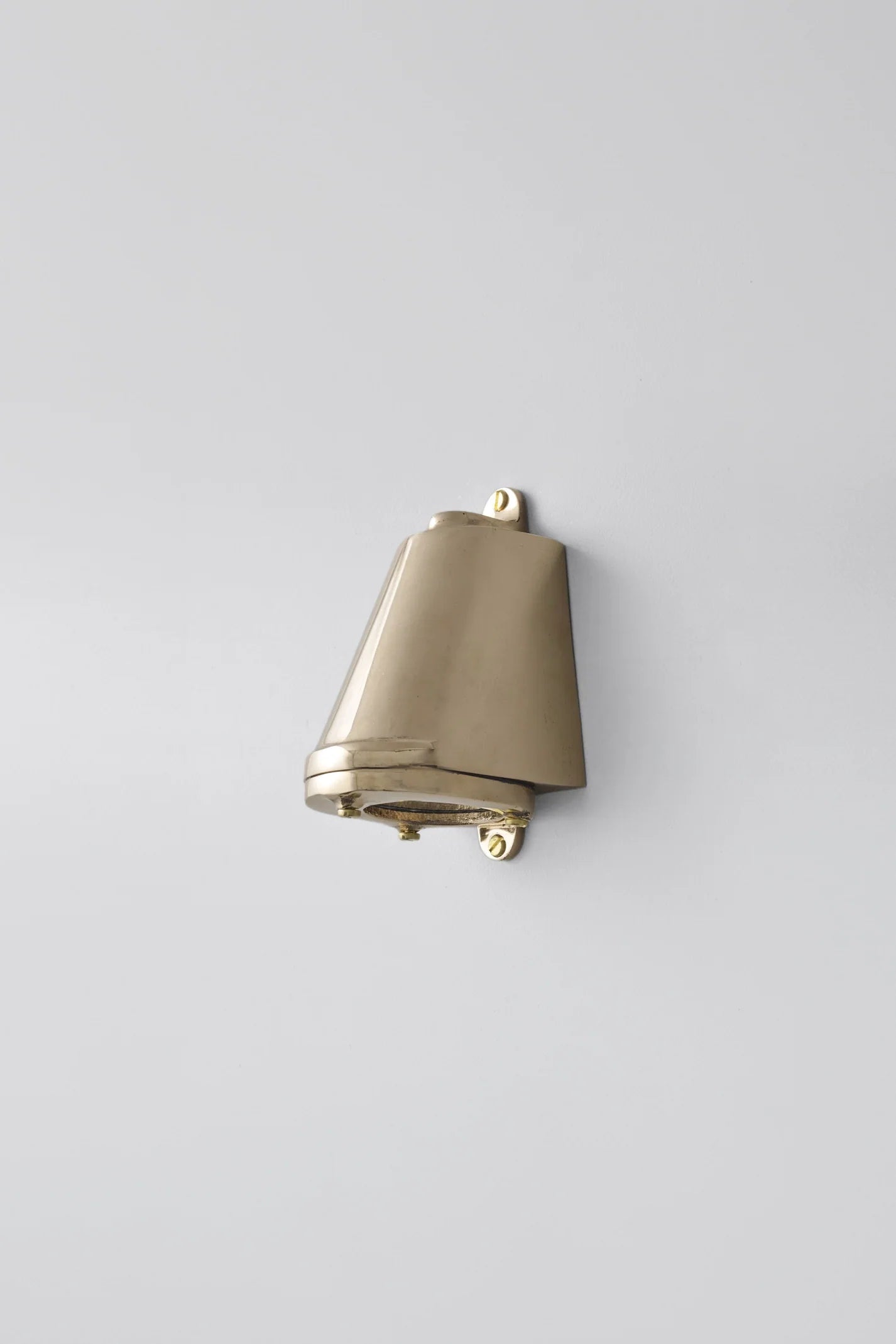 Applique Mast