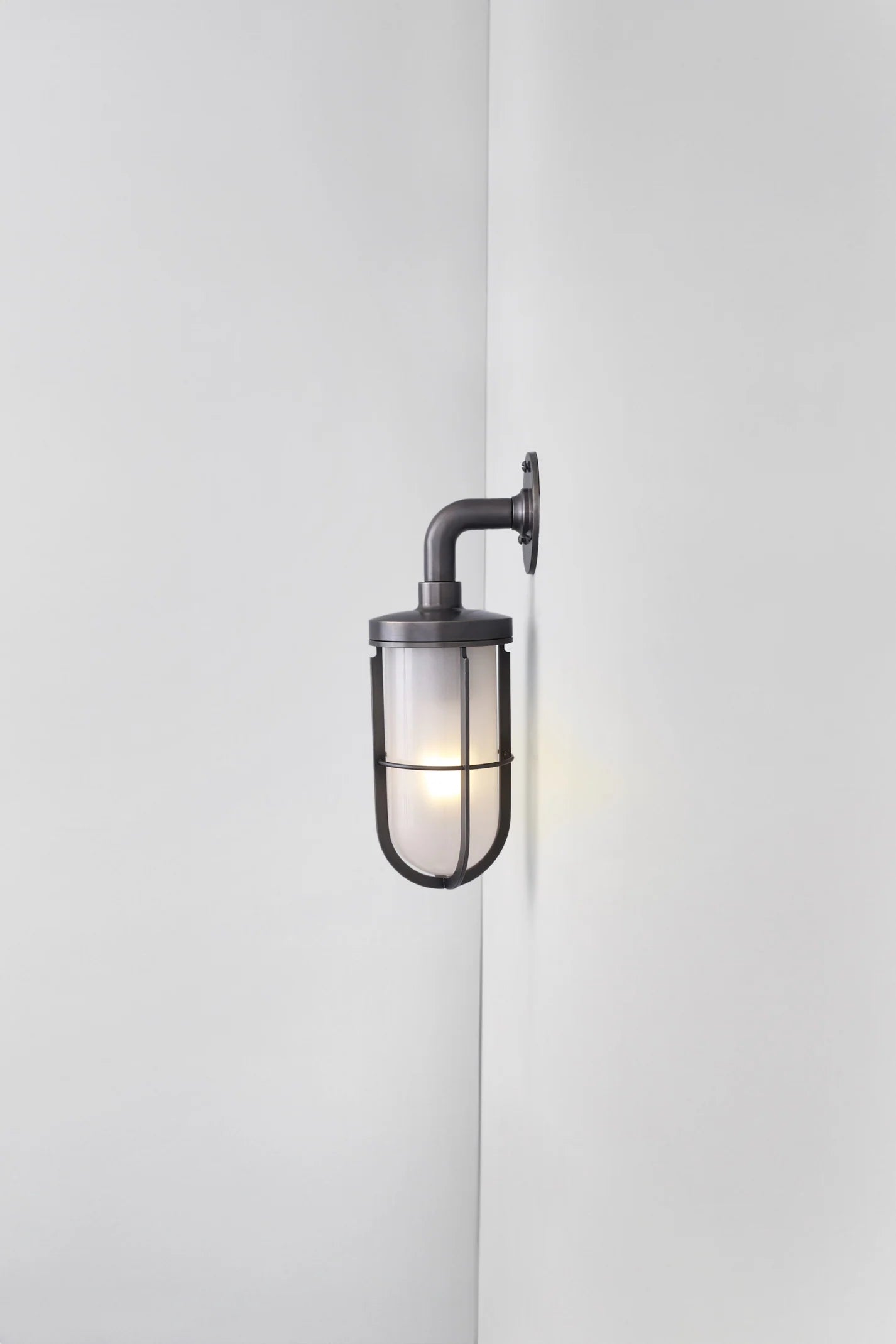 Applique Weatherproof Ship's Well Glass