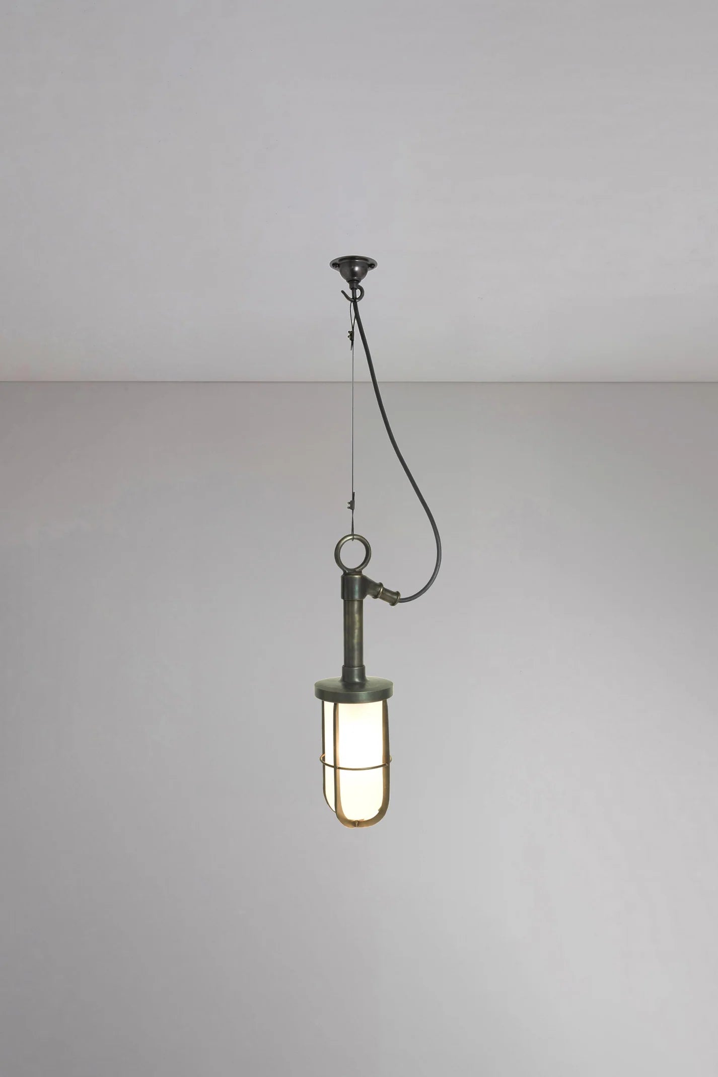 Suspension Ship's Well Glass