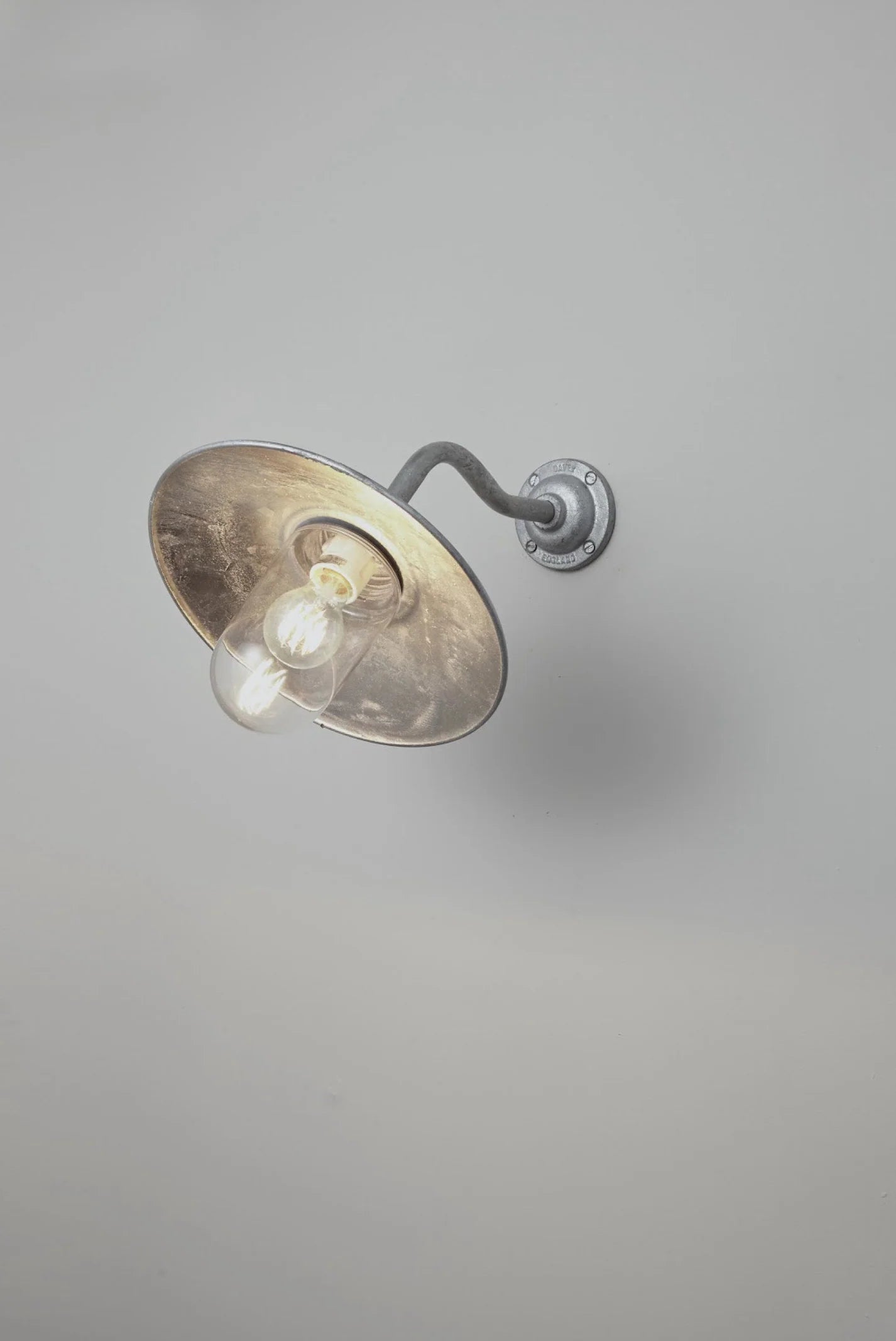 Applique coudée d'extérieure, 45°, Fixation murale simple 7680