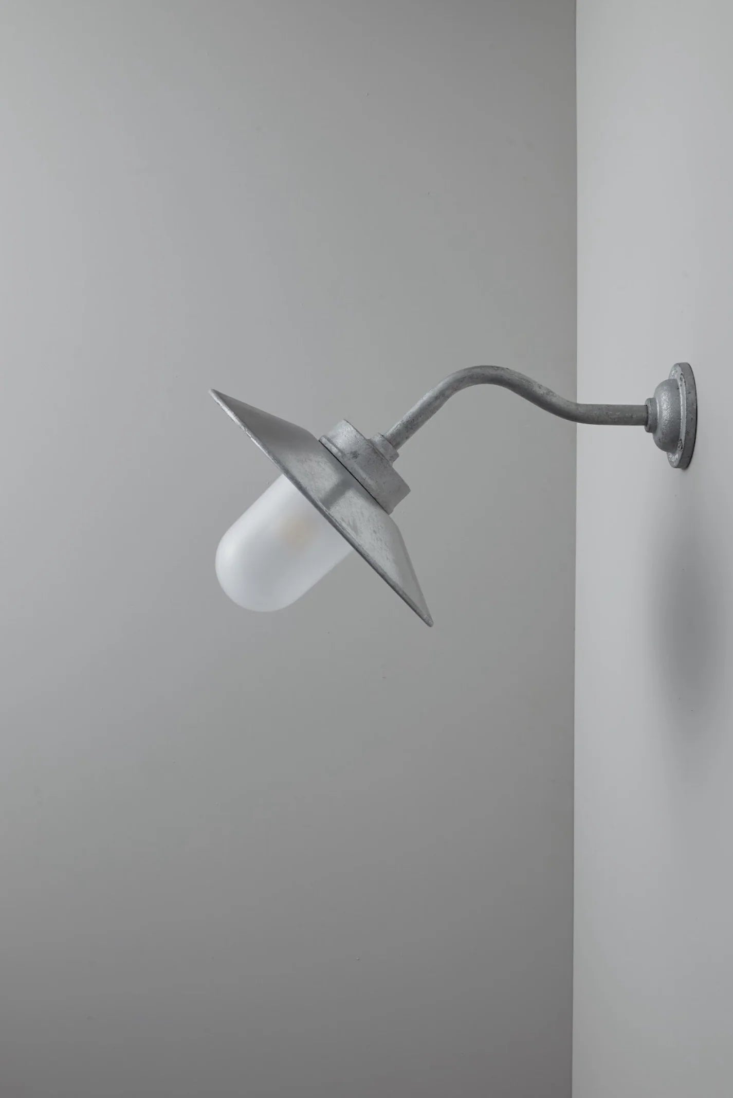 Applique coudée d'extérieure, 45°, Fixation murale simple 7680