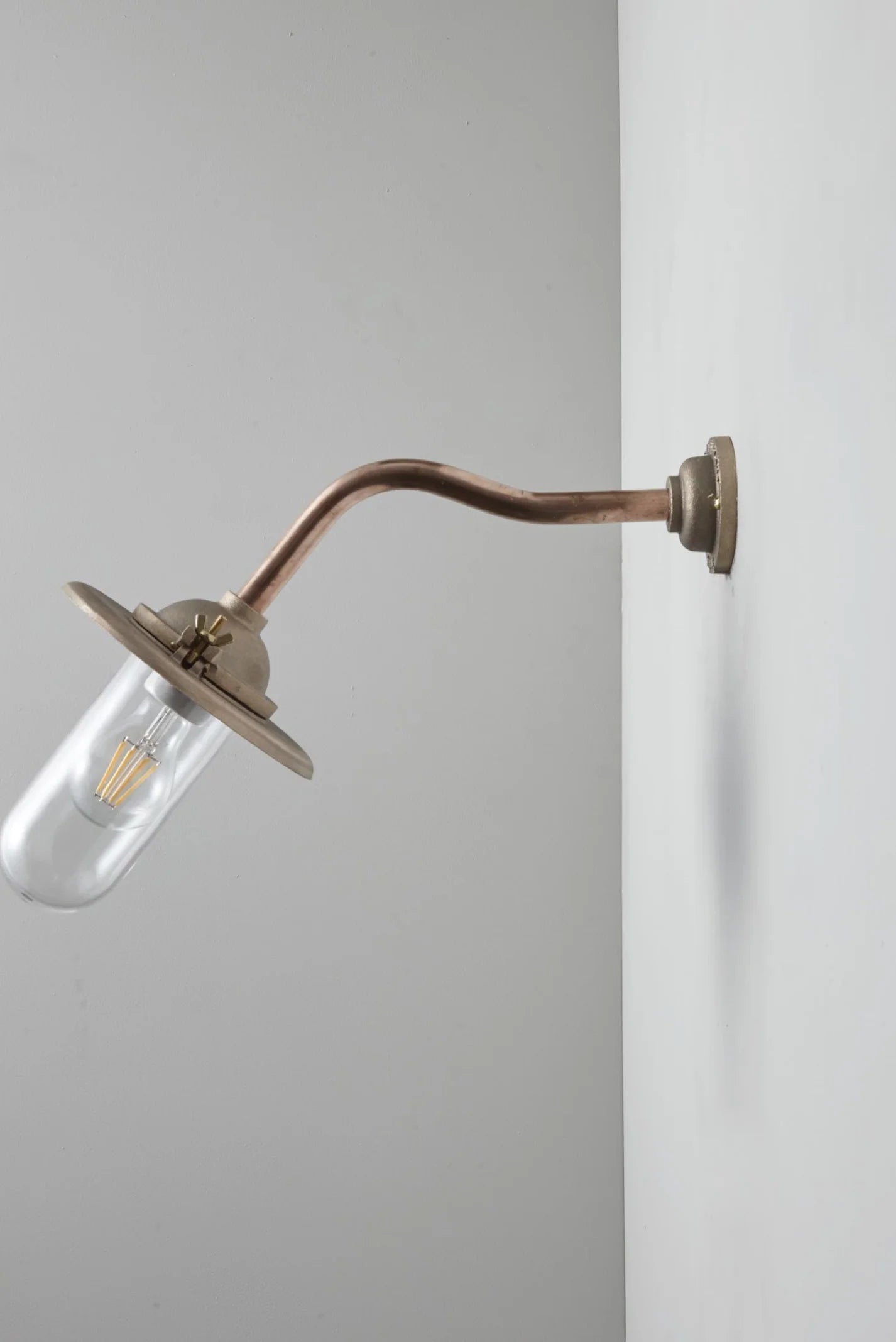 Applique coudée d'extérieure, 45°, Fixation murale simple 7685