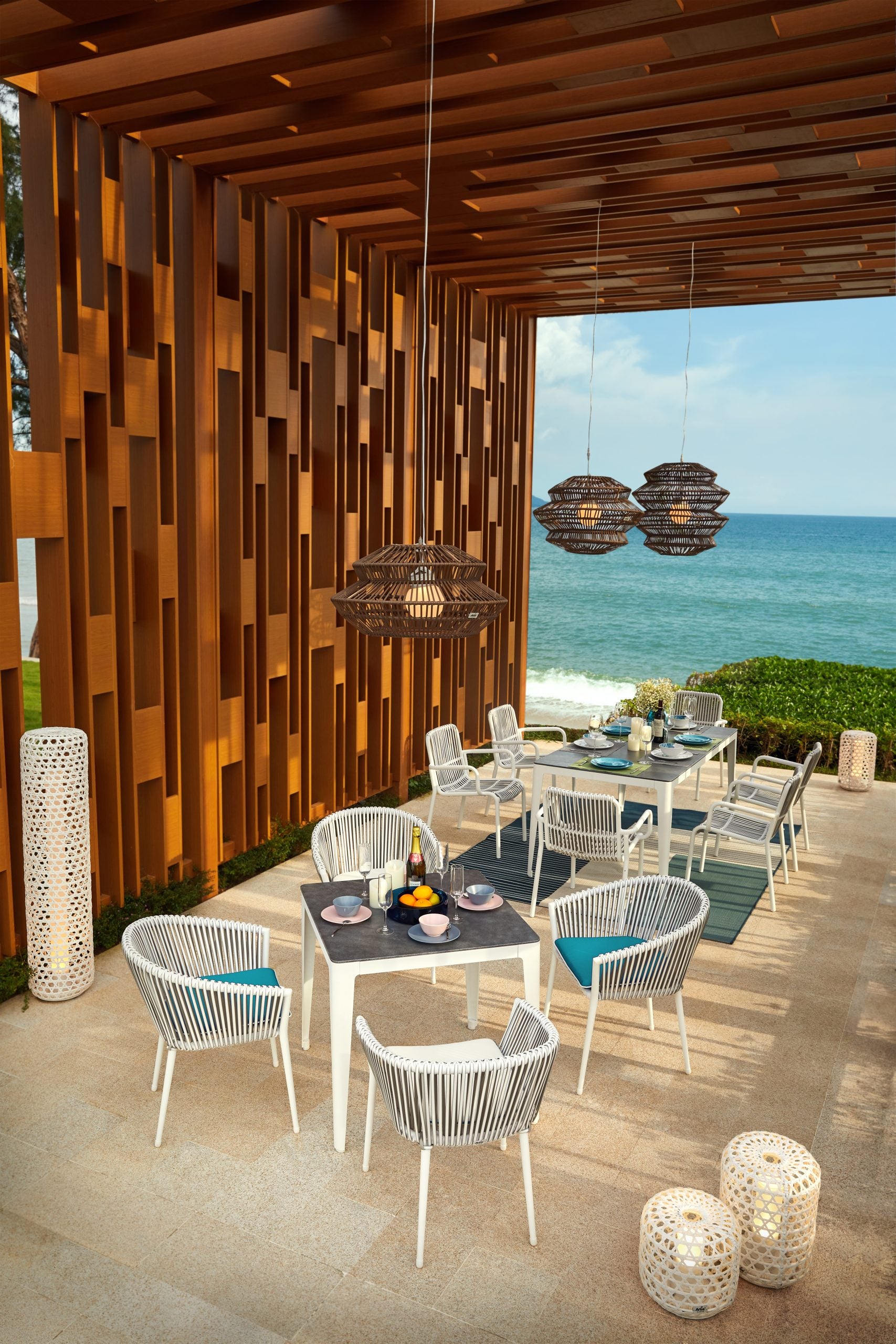 Table céramique terrasse café hôtel – Élégante et résistante.