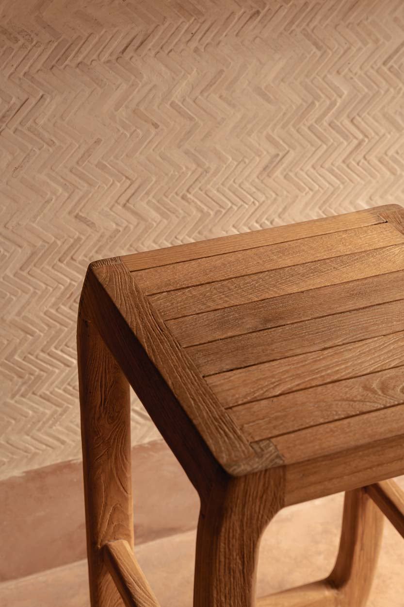 Tabouret ITHACA en teck recyclé – détail Bazar Bizar