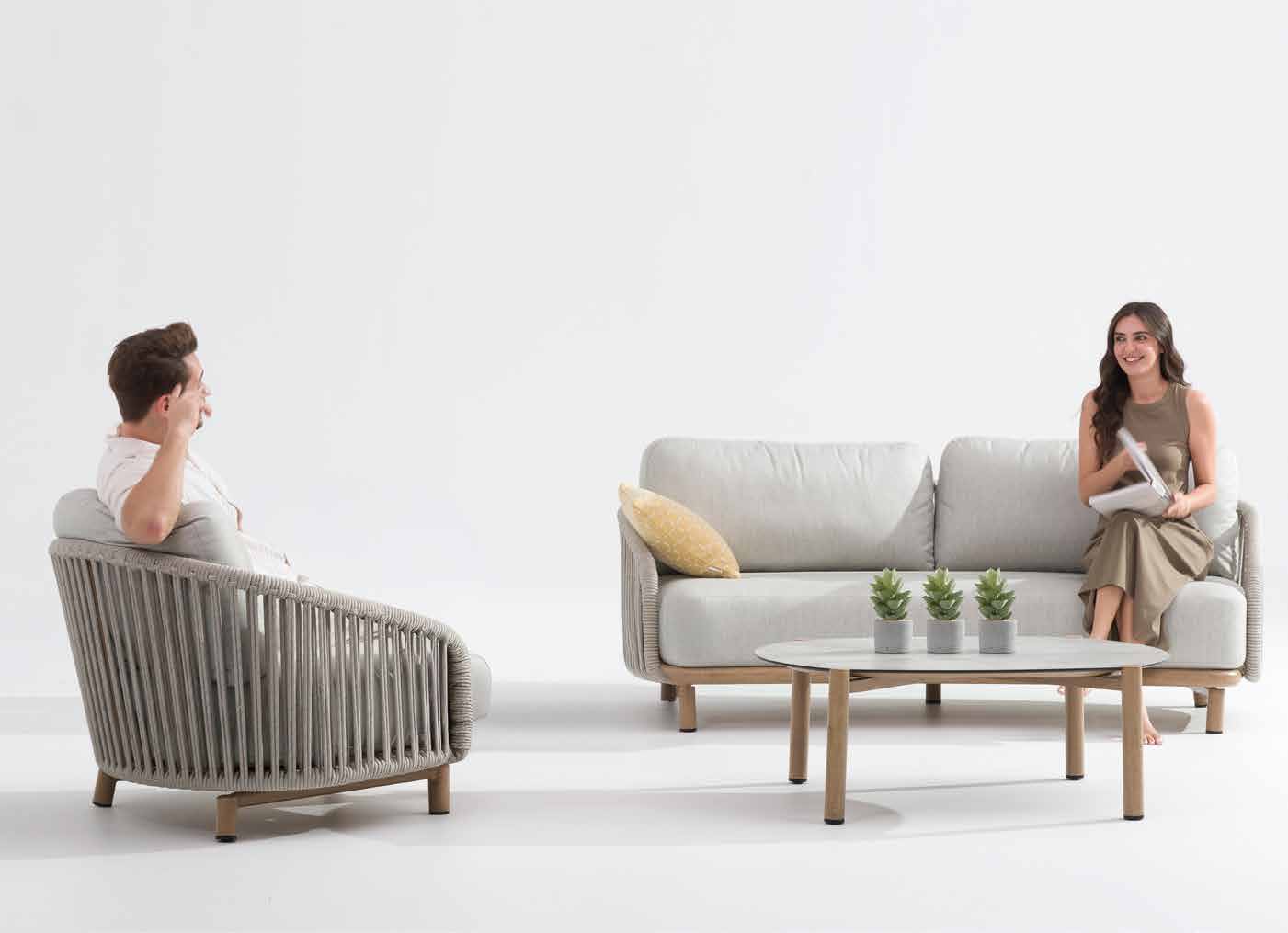 Table d’appoint extérieure DELIGHT en aluminium effet bois