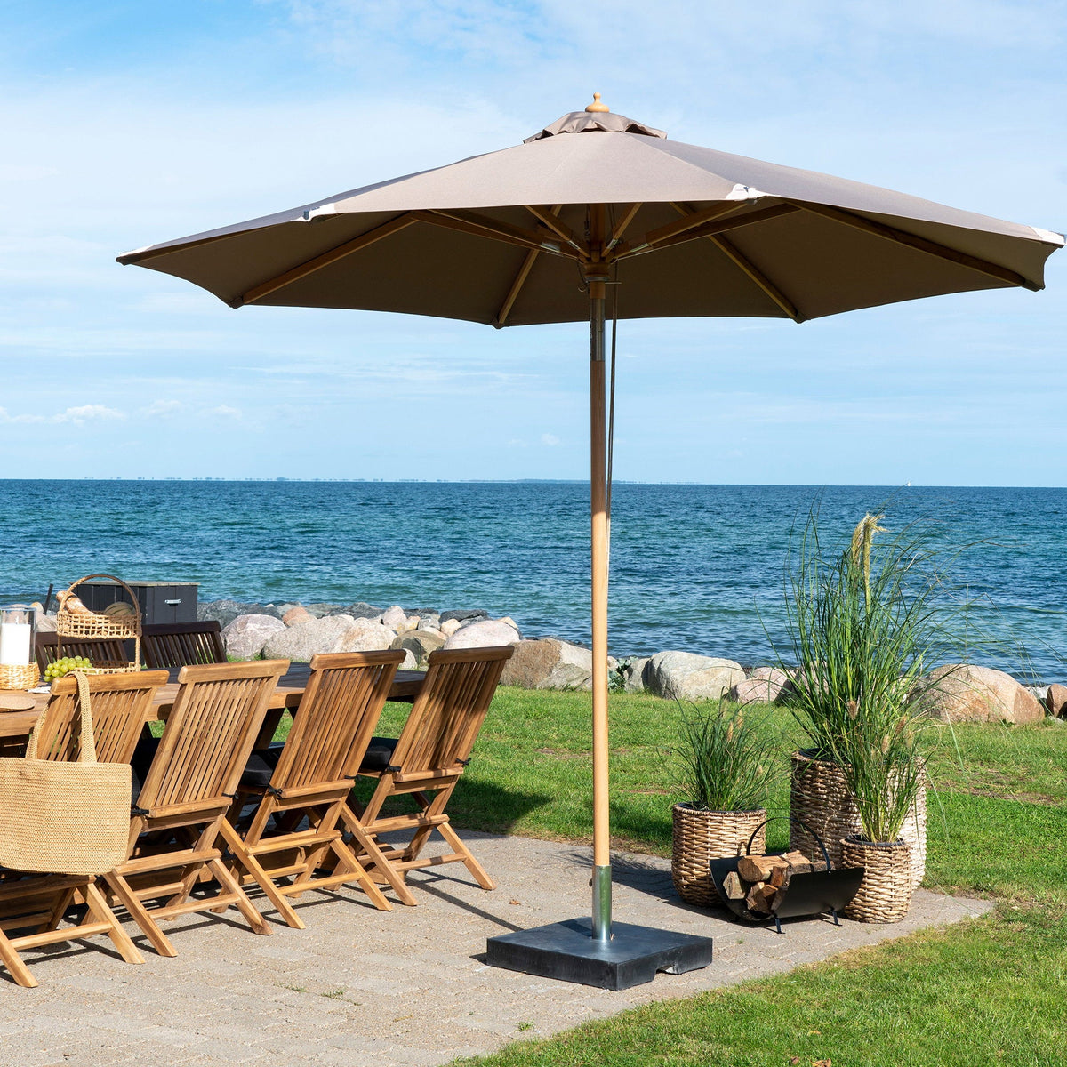 Parasol AUSTIN 300 cm taupe à mât effet bois