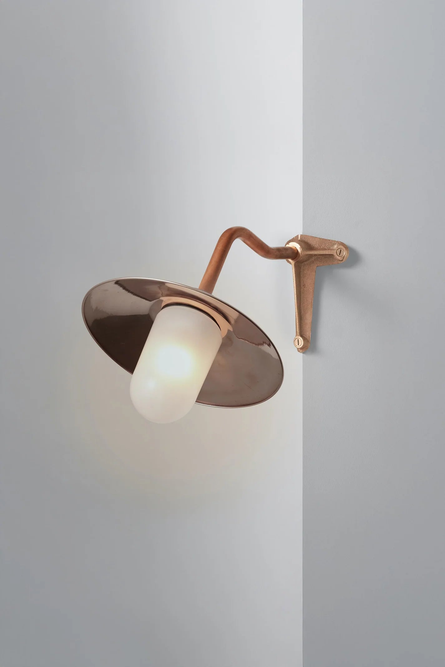 Applique coudée d'extérieure, 45°, Fixation murale simple 7680