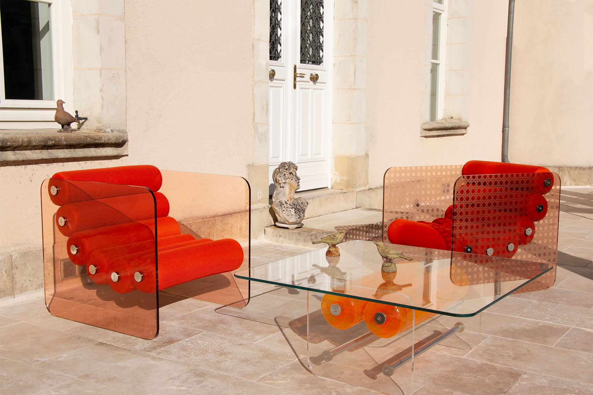 Fauteuil design MW02 – Parois en PMMA coulé bronze, assise en mousse alvéolaire et tissu 3D