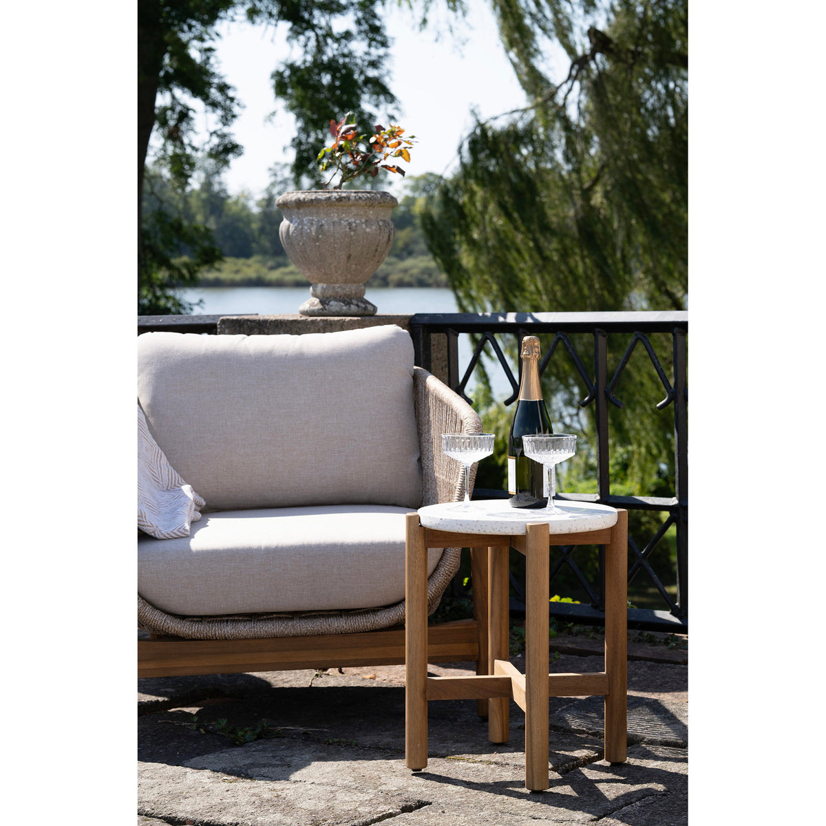 Table d’appoint TERRACINA en acacia et terrazzo Ø37 cm – vue 7