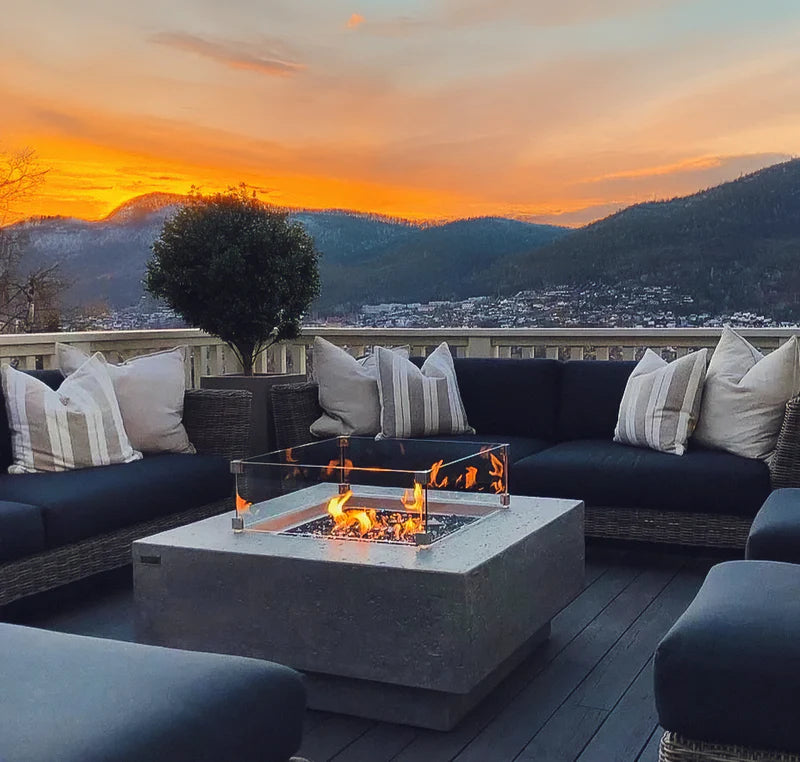 MANHATTAN Fire Pit Table Set with Protective Screen