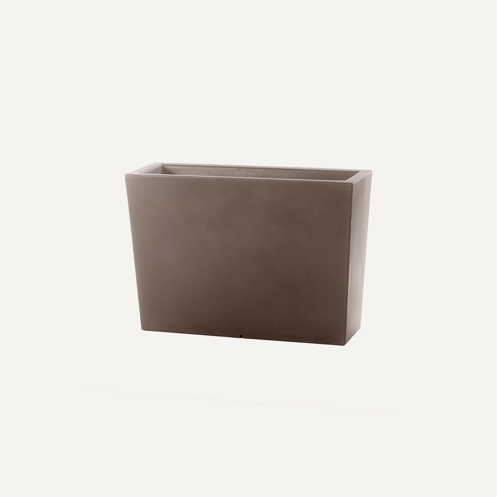 Cache pot GRATIANO en polymère rouge – design outdoor.