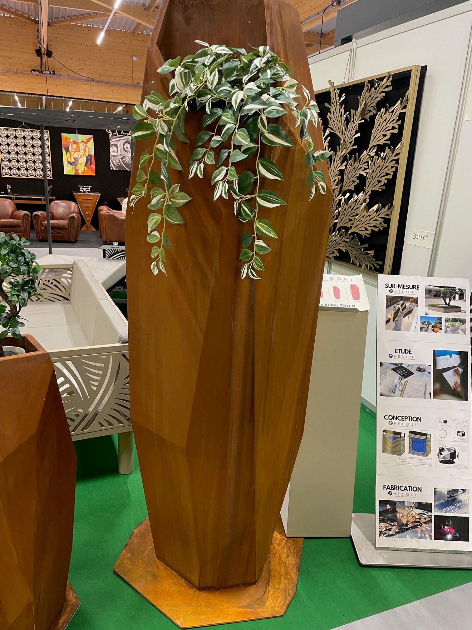 HEDONI Totem