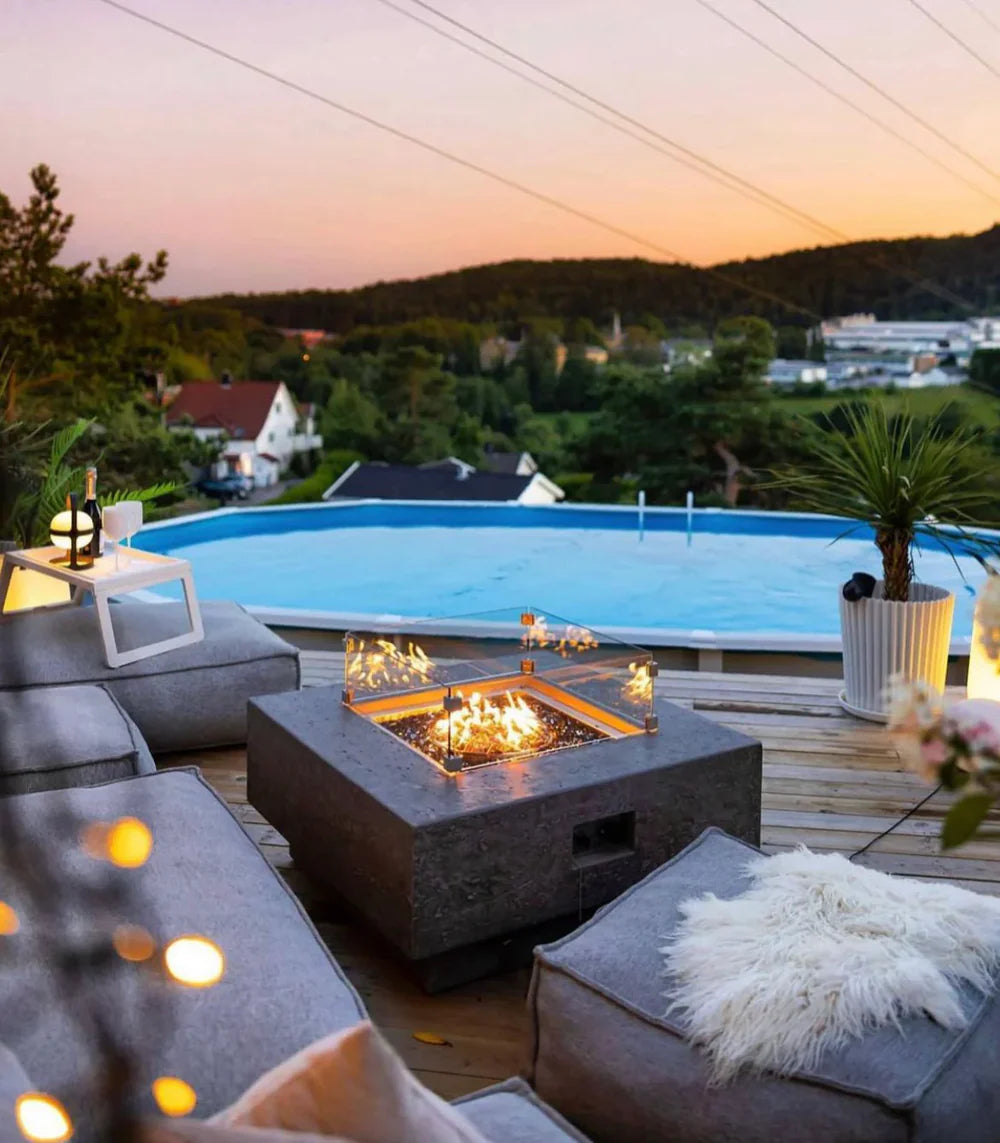 MANHATTAN Fire Pit Table Set with Protective Screen