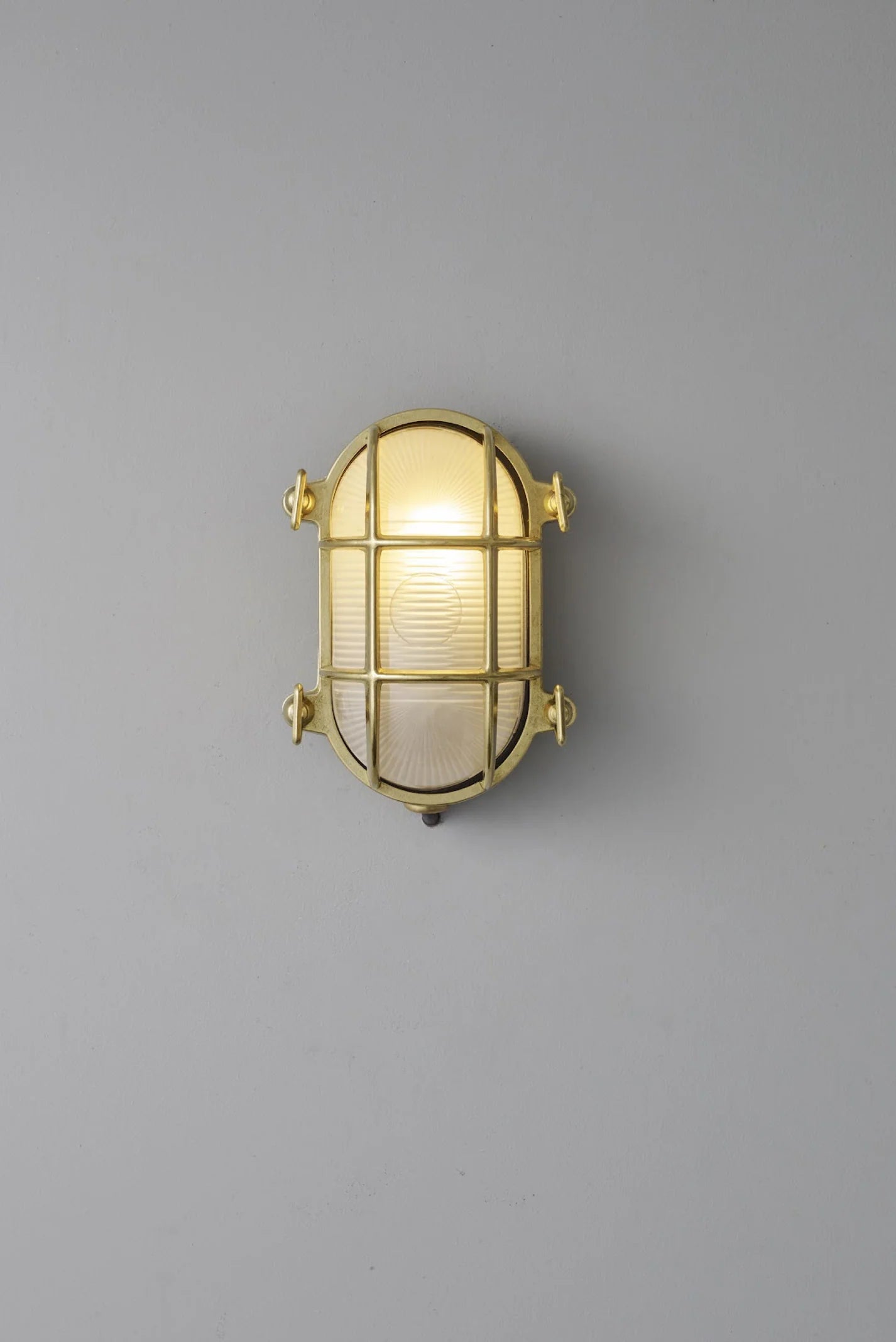 Hublot Oval en Laiton 7036