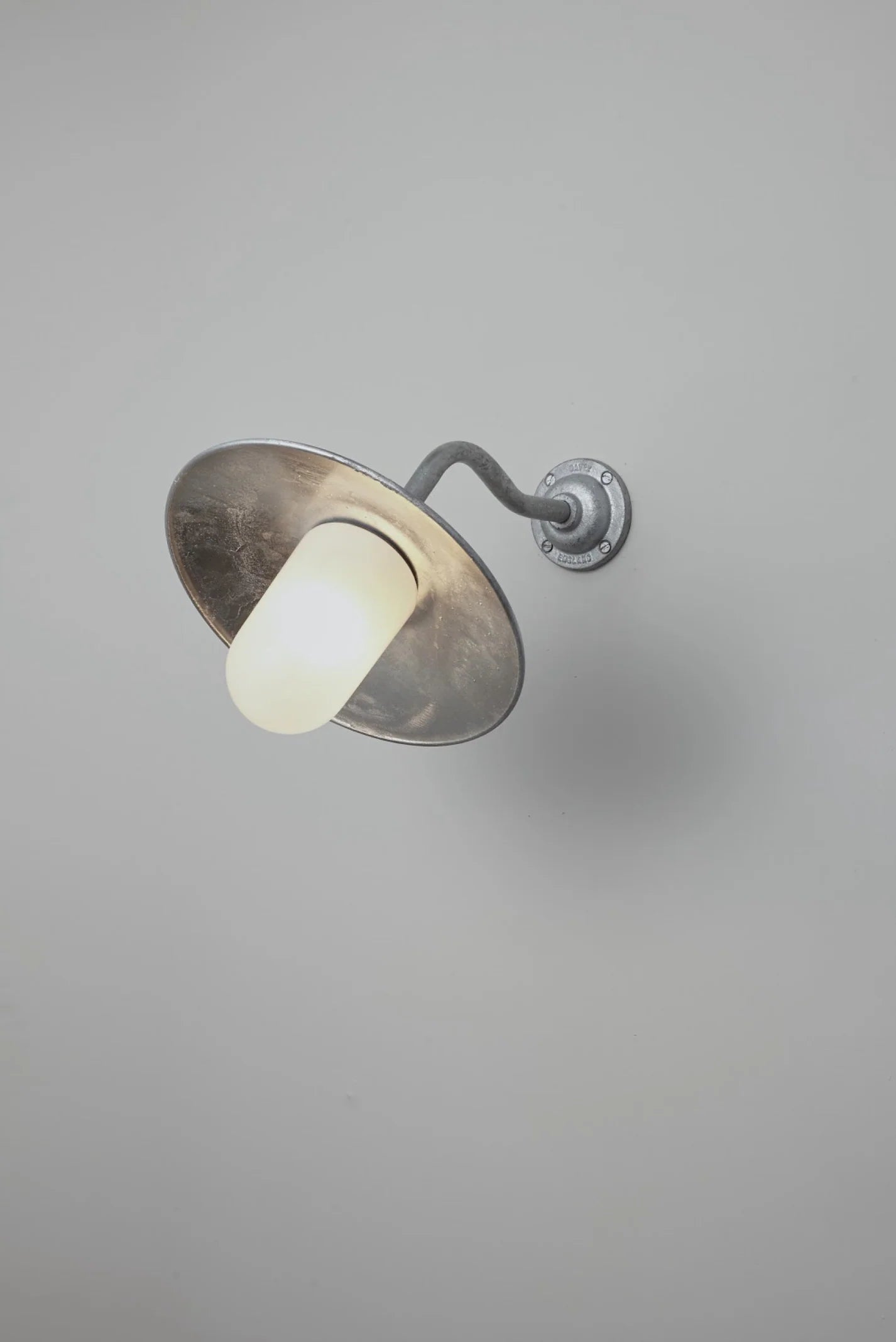 Applique coudée d'extérieure, 45°, Fixation murale simple 7680