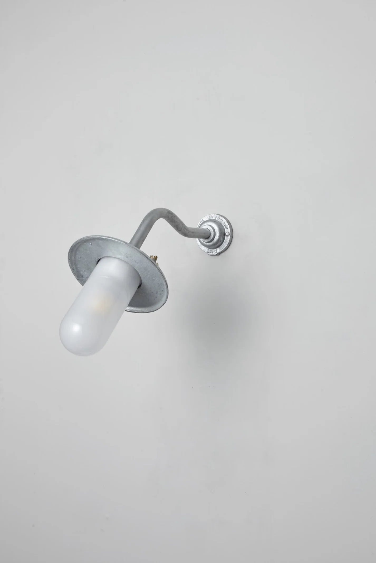 Applique coudée d'extérieure, 45°, Fixation murale simple 7685