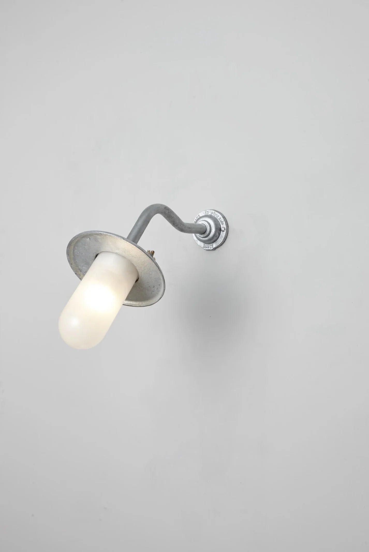 Applique coudée d'extérieure, 45°, Fixation murale simple 7685