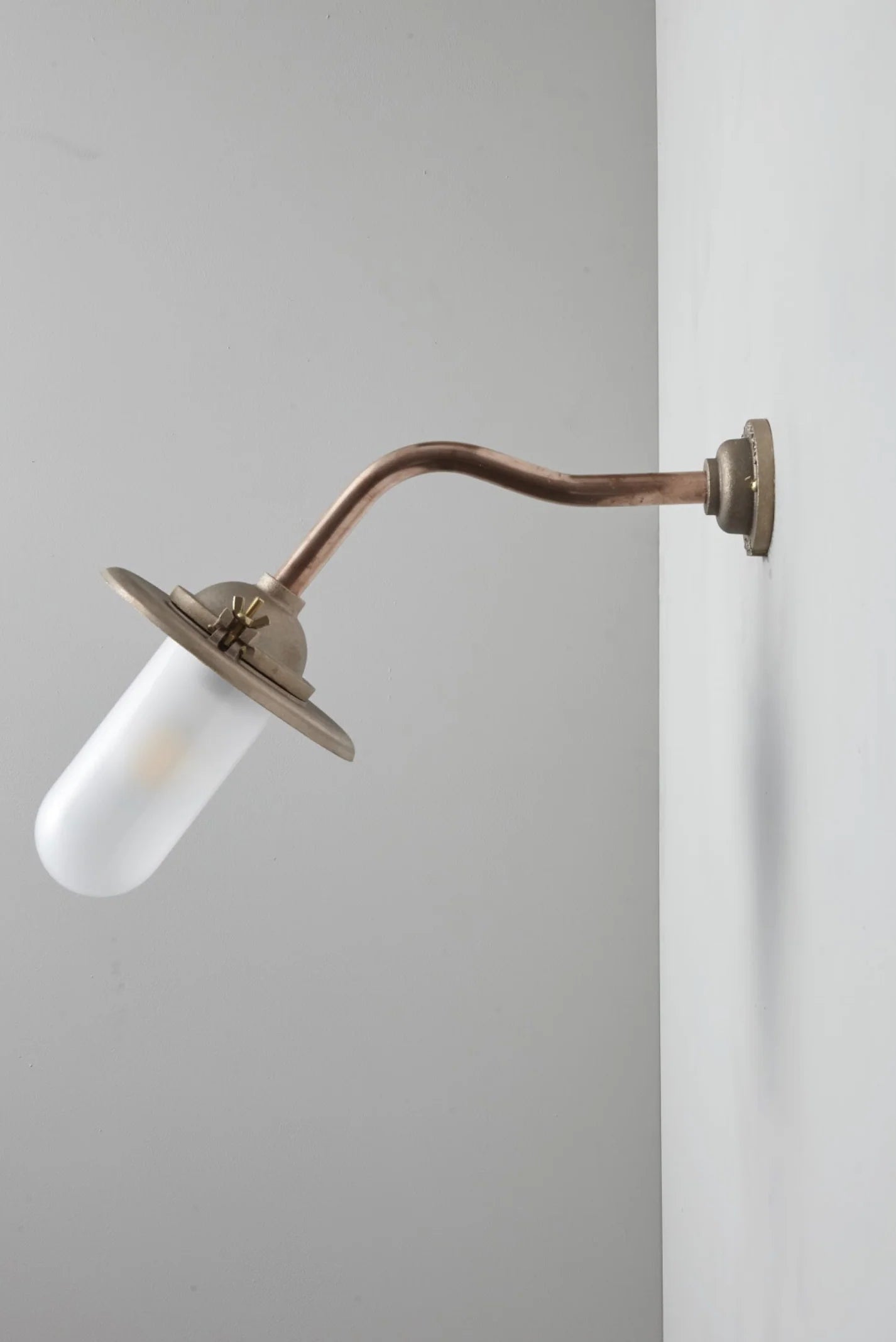 Applique coudée d'extérieure, 45°, Fixation murale simple 7685