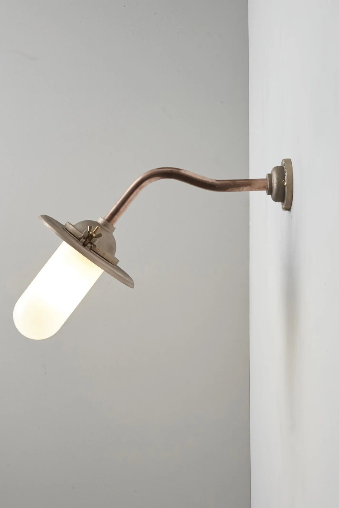 Applique coudée d'extérieure, 45°, Fixation murale simple 7685