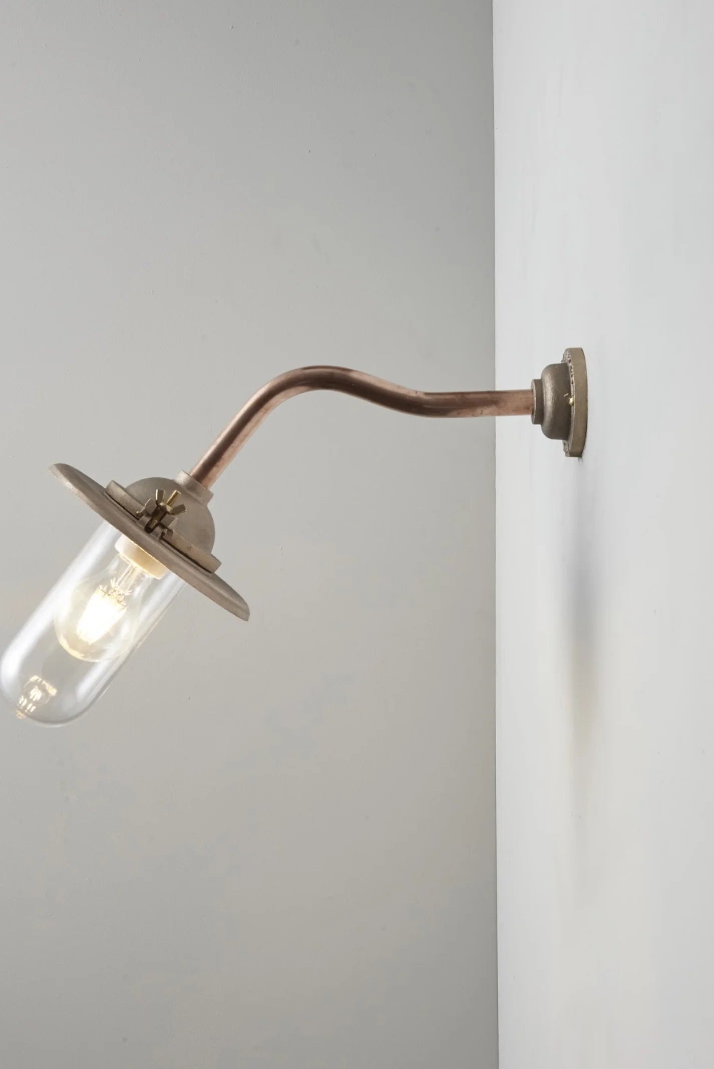 Applique coudée d'extérieure, 45°, Fixation murale simple 7685