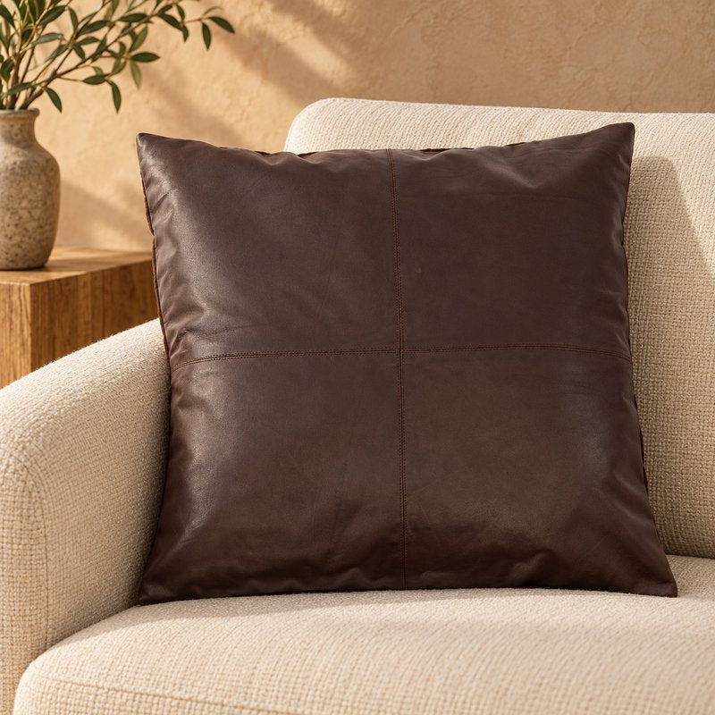 Housse de coussin en cuir quatre panneaux chocolat 60 × 60 cm