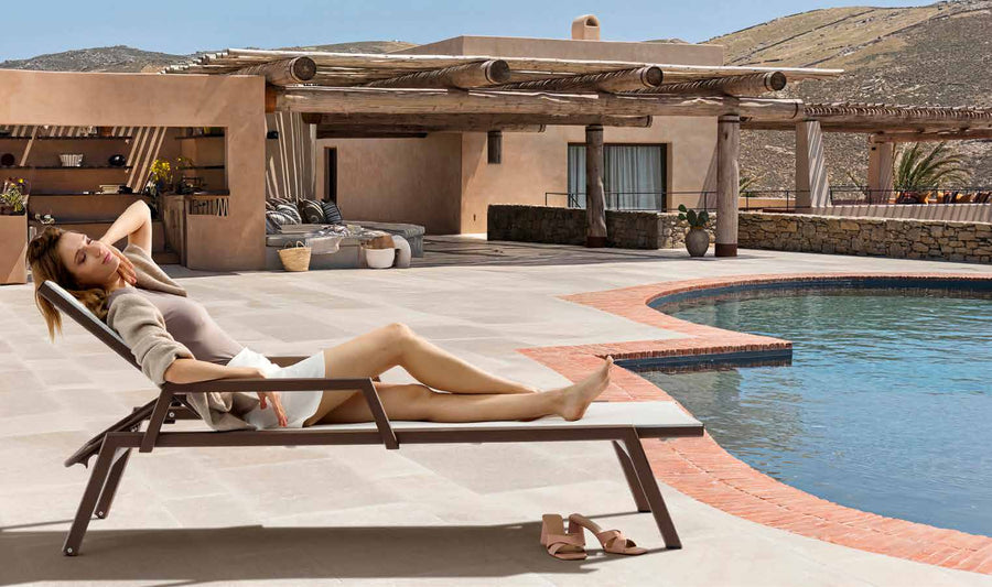 Bain de soleil d’extérieur ENJOY – Dark Bronze