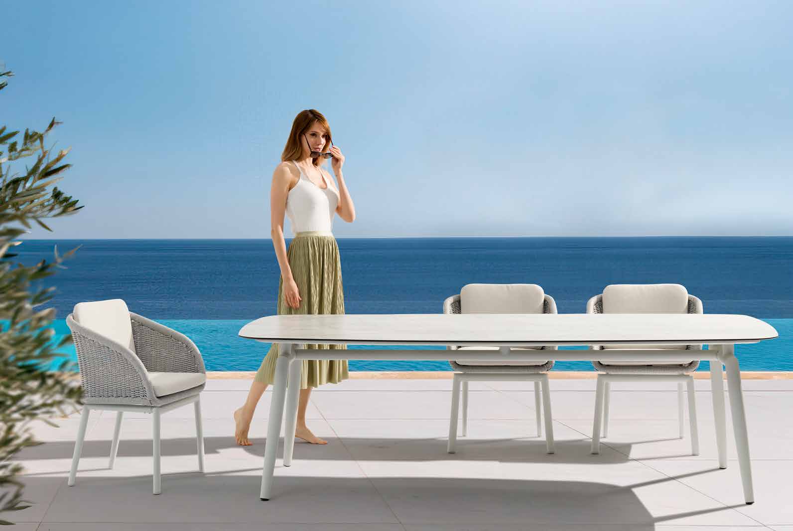 Table de repas SCOOP COUTURE Jardin dans un espace extérieur
