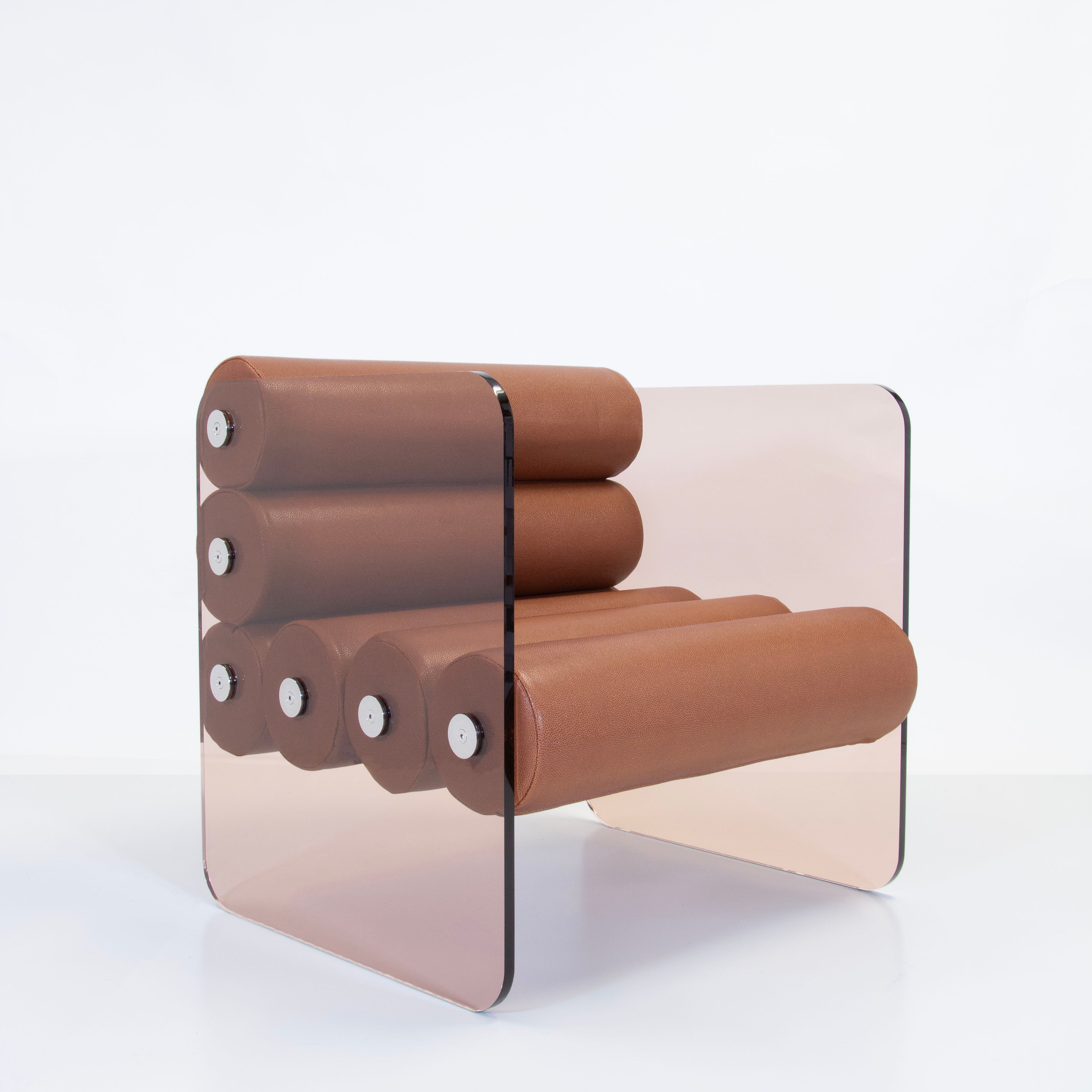 FAUTEUIL DESIGN MW01 - Parois en PMMA coulé bronze, assise en mousse et tissu 3D