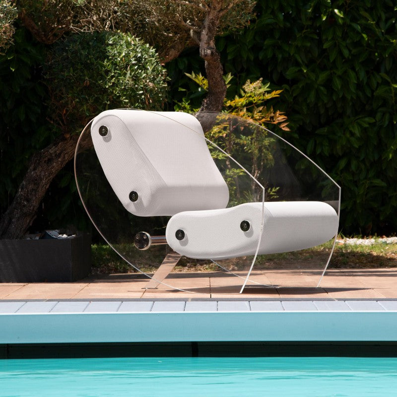 Fauteuil design MW07 – Parois en PMMA coulé, assise en mousse alvéolaire