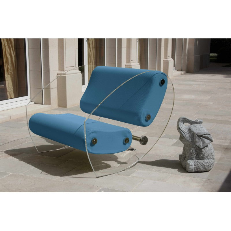 Fauteuil design MW07 – Parois en PMMA coulé, assise en mousse alvéolaire