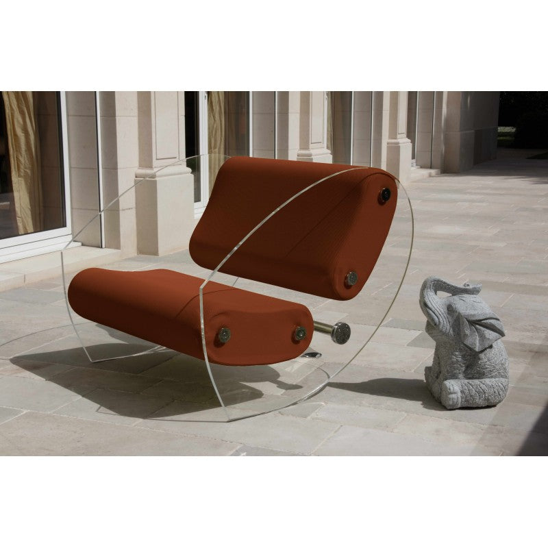 Fauteuil design MW07 – Parois en PMMA coulé, assise en mousse alvéolaire