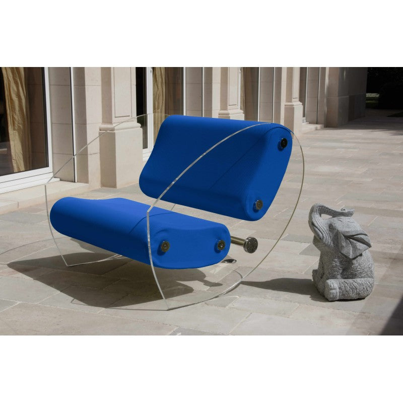 Fauteuil design MW07 – Parois en PMMA coulé, assise en mousse alvéolaire