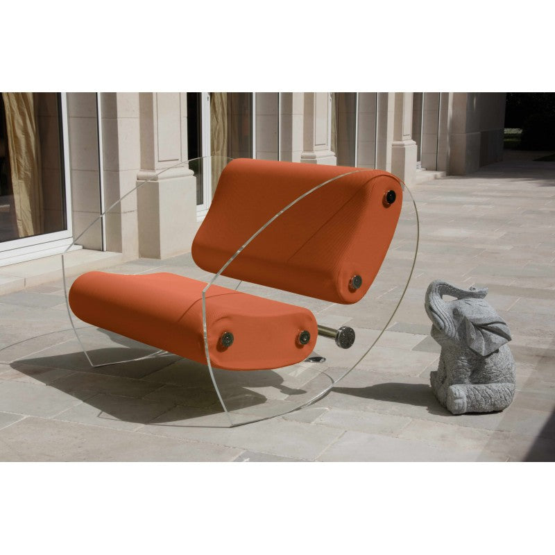 Fauteuil design MW07 – Parois en PMMA coulé, assise en mousse alvéolaire