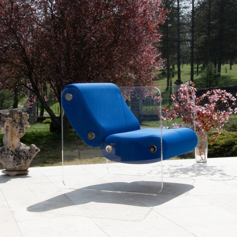 Fauteuil design MW08 – Parois en PMMA coulé, assise en mousse alvéolaire