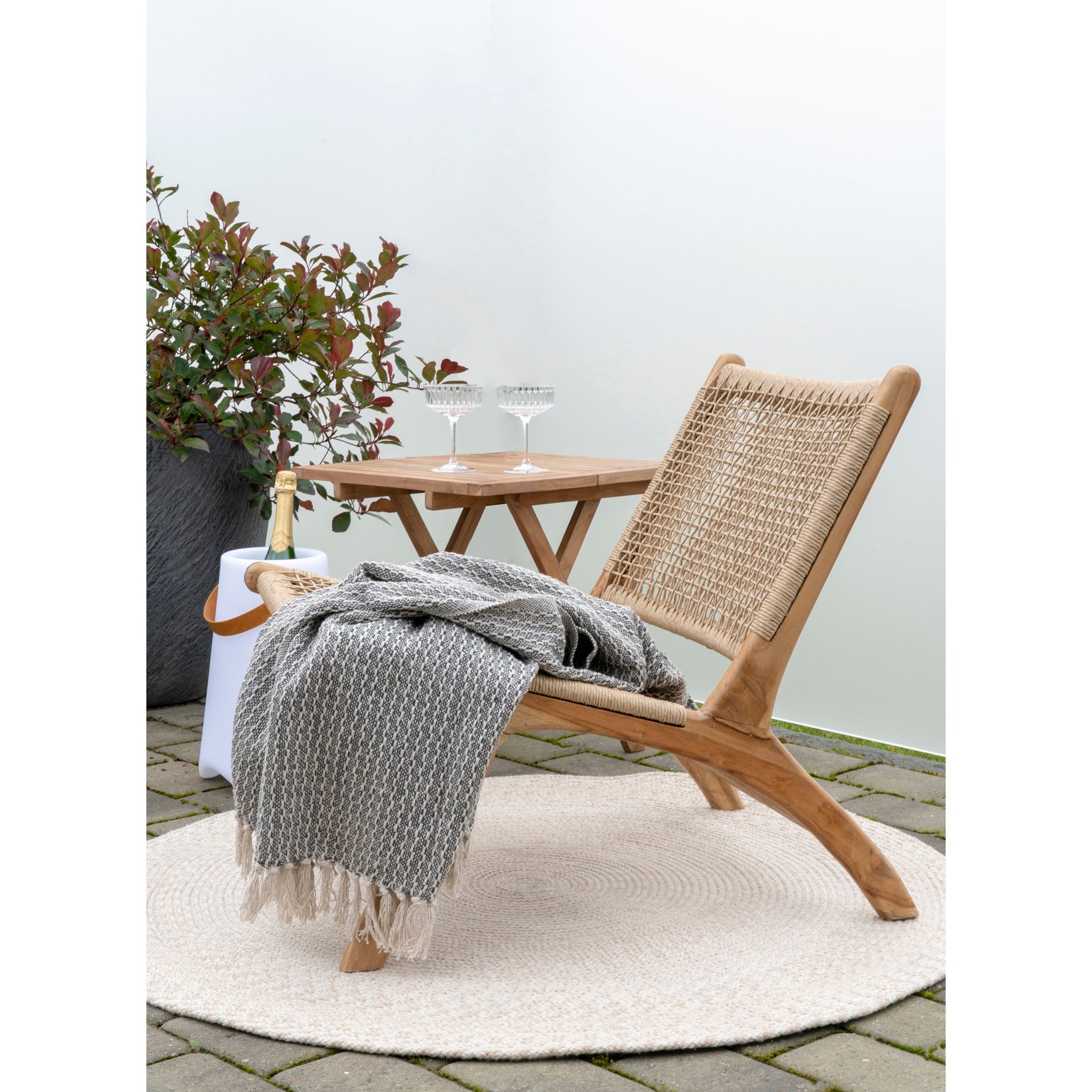 Table d’appoint BILBAO en teck 50 cm – vue complémentaire