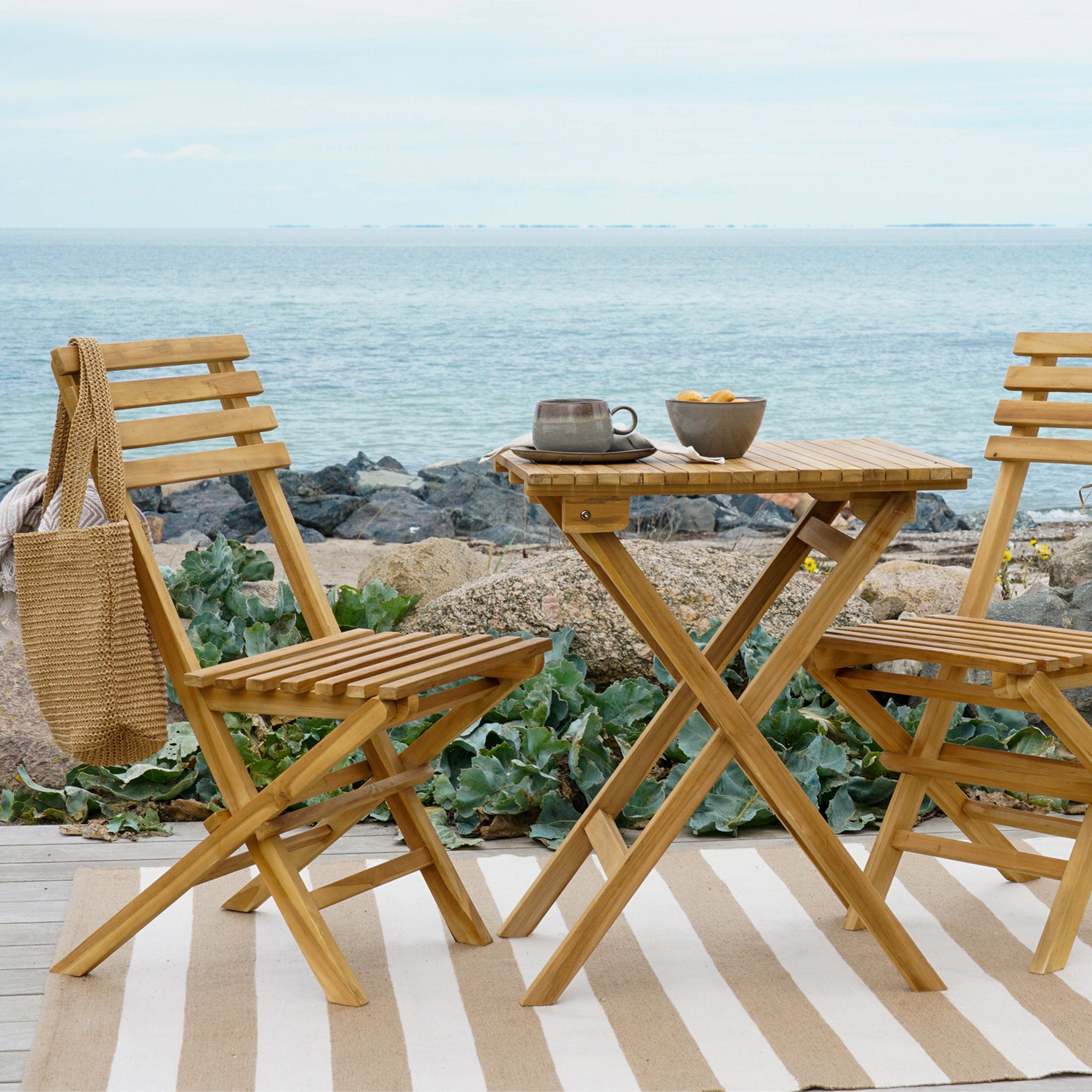 Ensemble café CUENCA en teck naturel – vue complémentaire