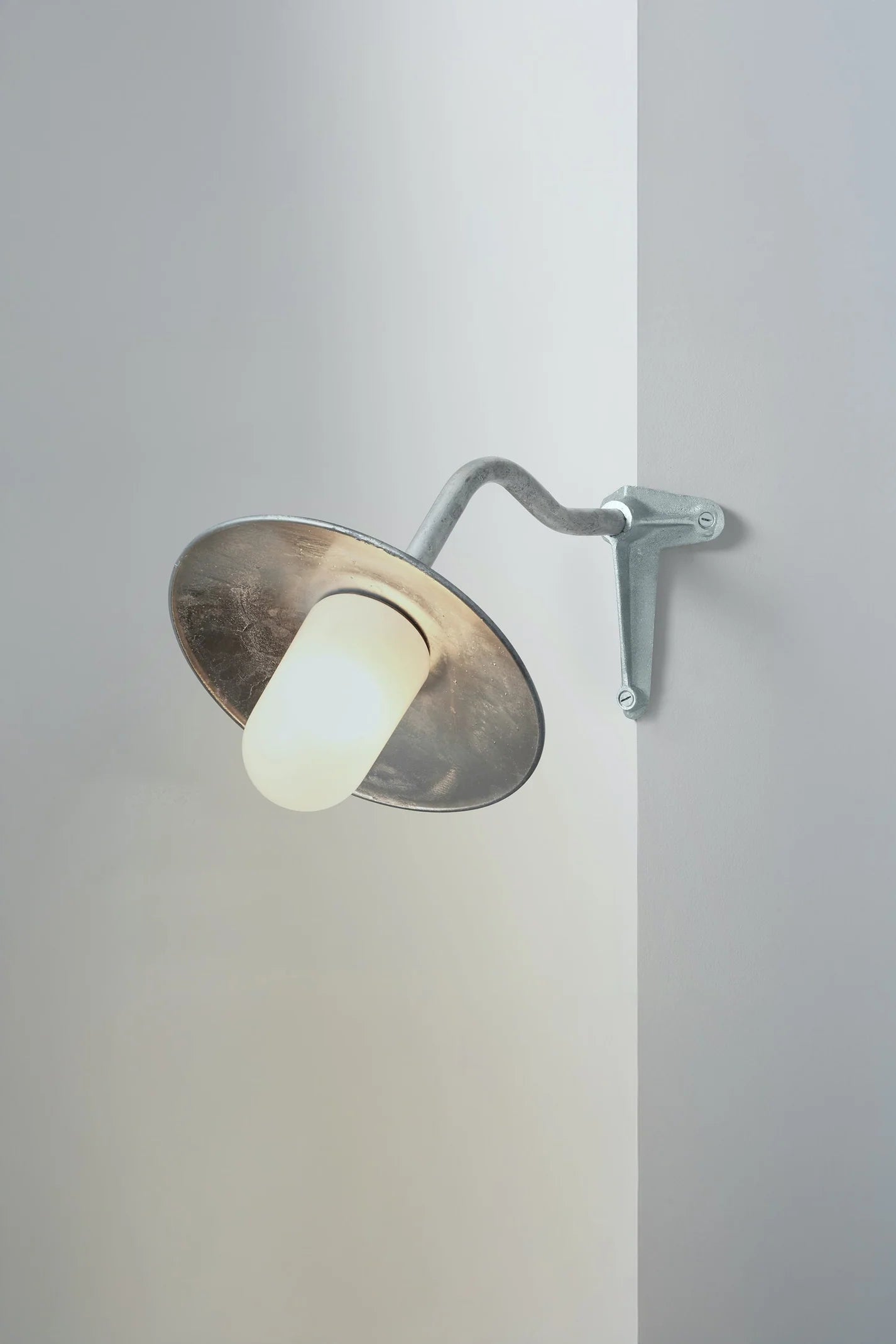 Applique coudée d'extérieure, 45°, Fixation murale simple 7680